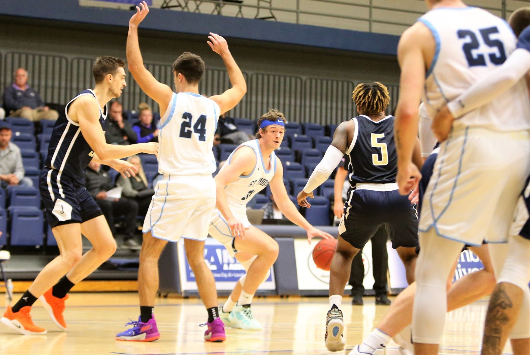 111021-qc-spt-sau judson mens bball8.jpg